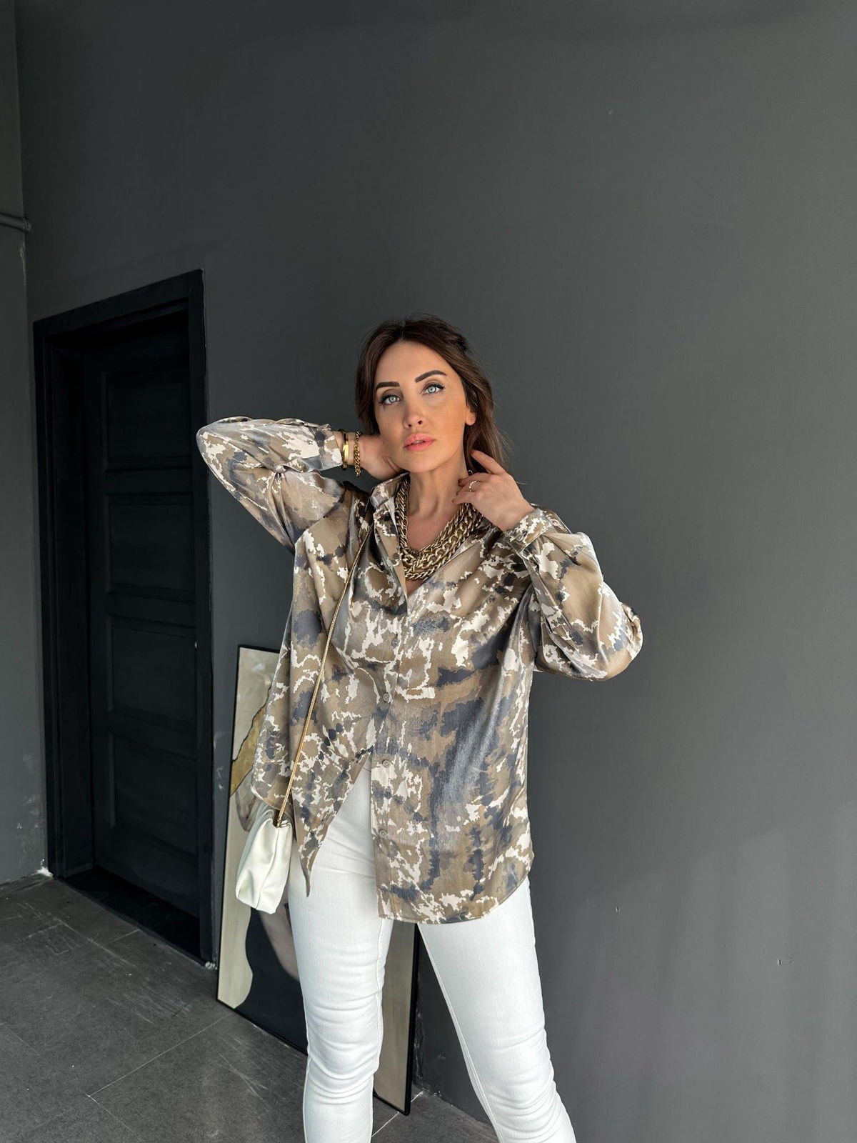 Haki Batik Desenli Saten Gömlek
