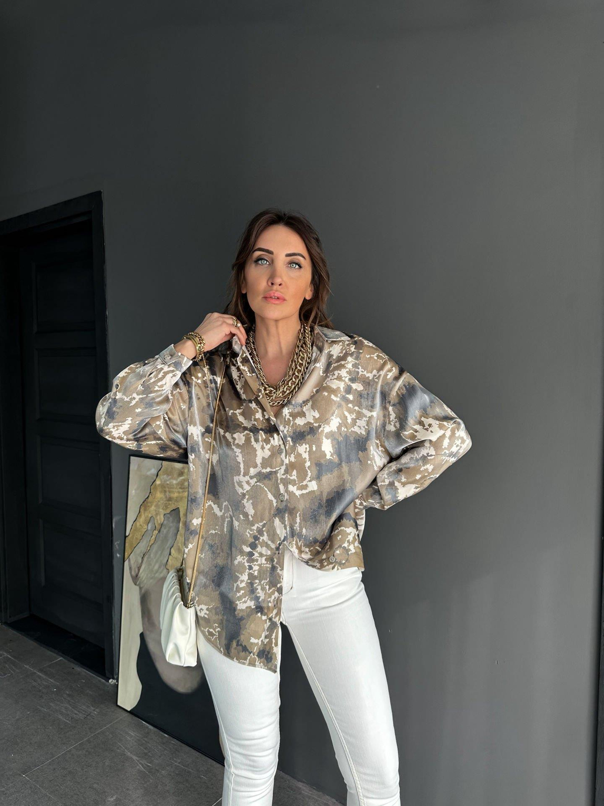 Haki Batik Desenli Saten Gömlek