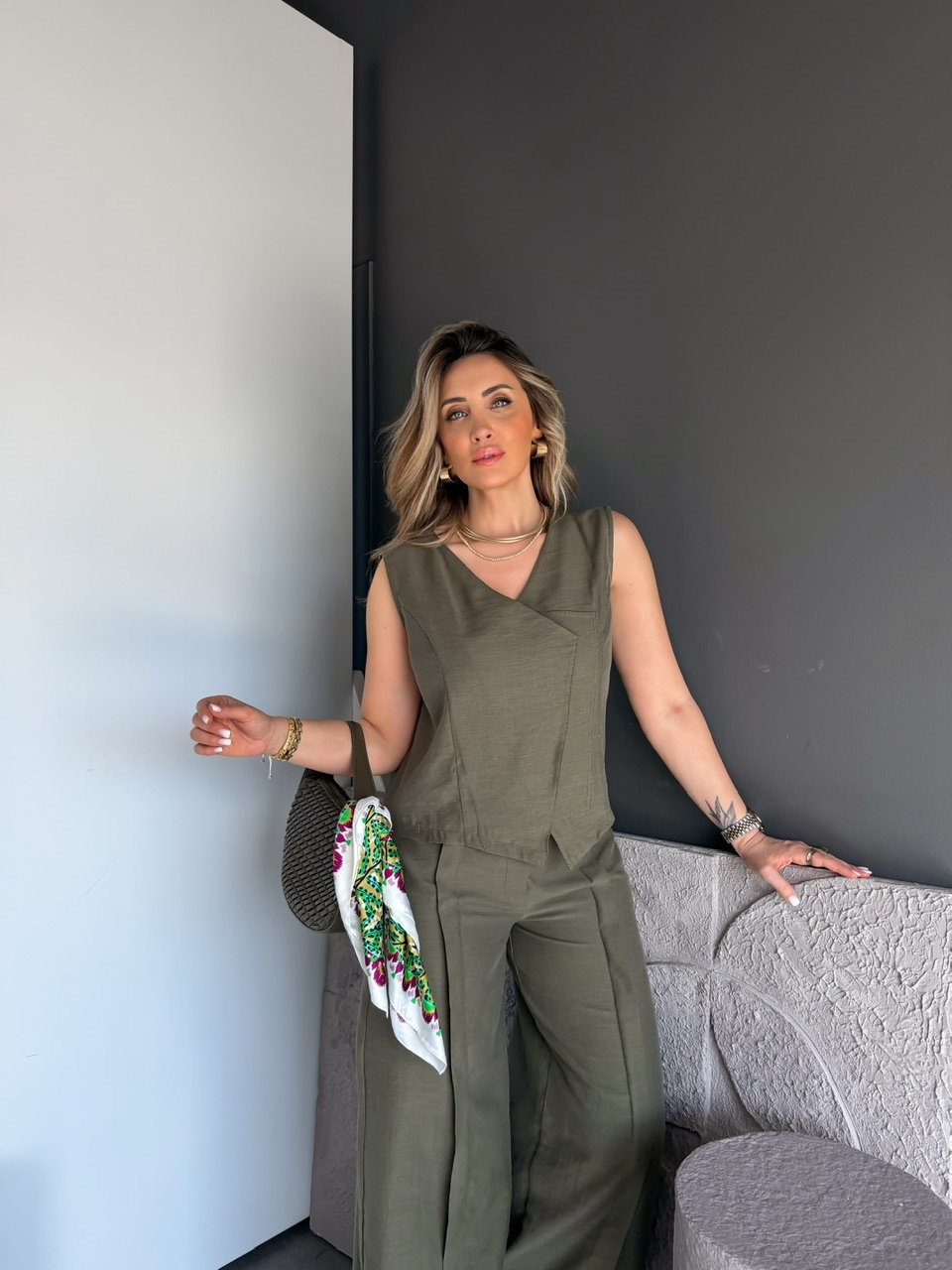 Haki Fermuarlı Asimetrik Yelekli Keten Takım