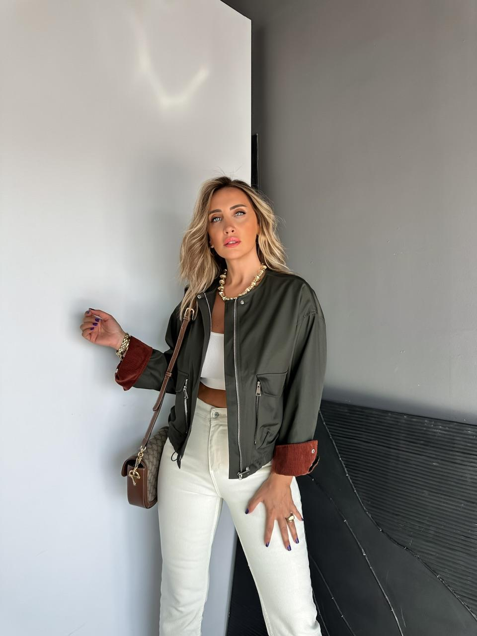 Haki Kadife Detaylı Çıtçıtlı Orijinal Trençkot