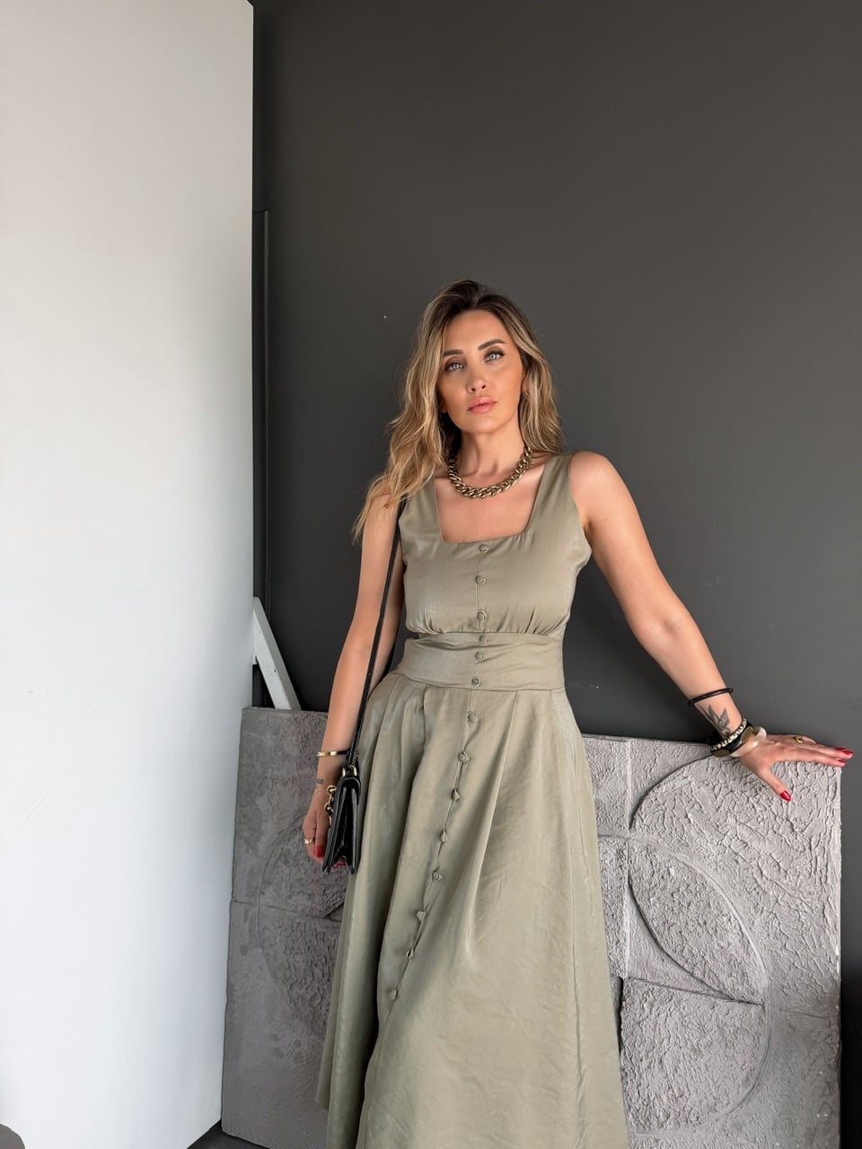 Haki Kare Yaka Sırtı Lastikli Elbise