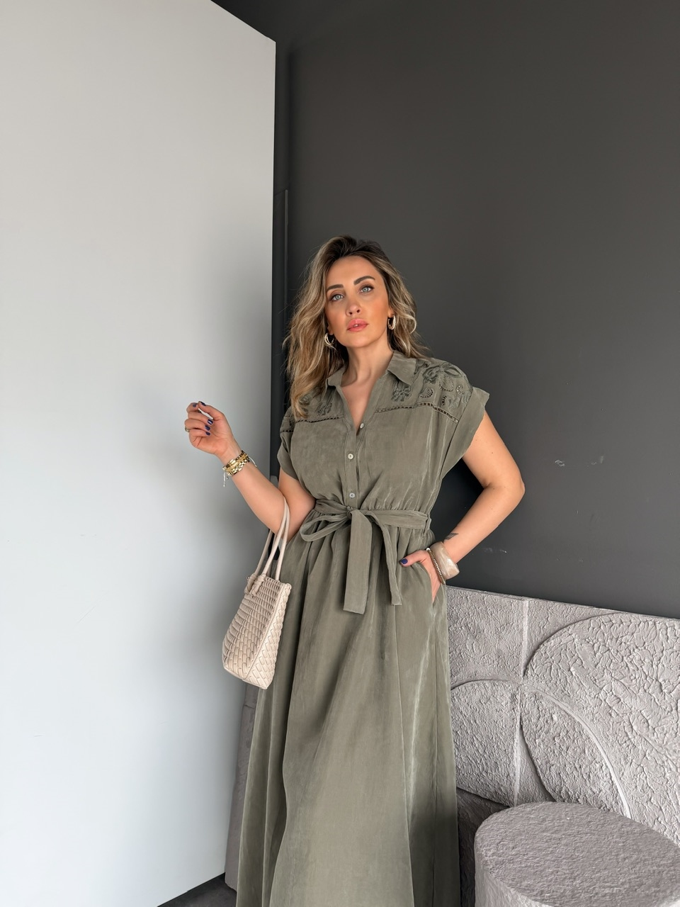 Haki Omuzları Nakışlı Beli Lastikli Elbise