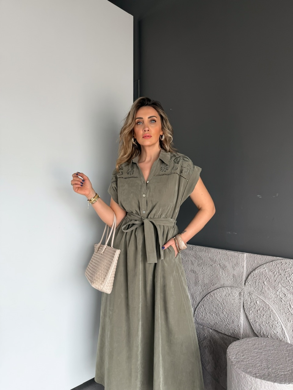 Haki Omuzları Nakışlı Beli Lastikli Elbise