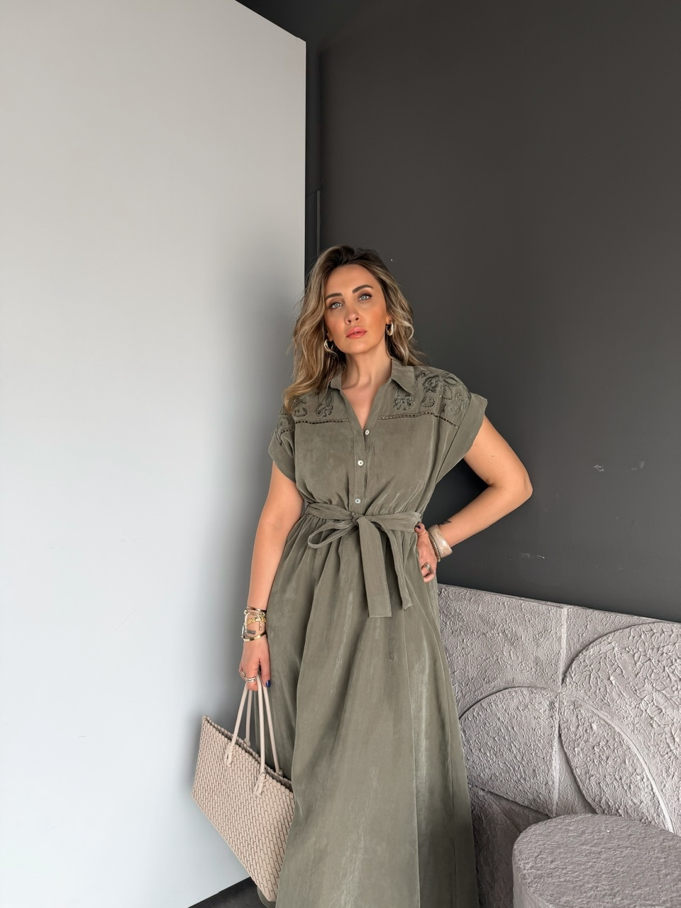Haki Omuzları Nakışlı Beli Lastikli Elbise