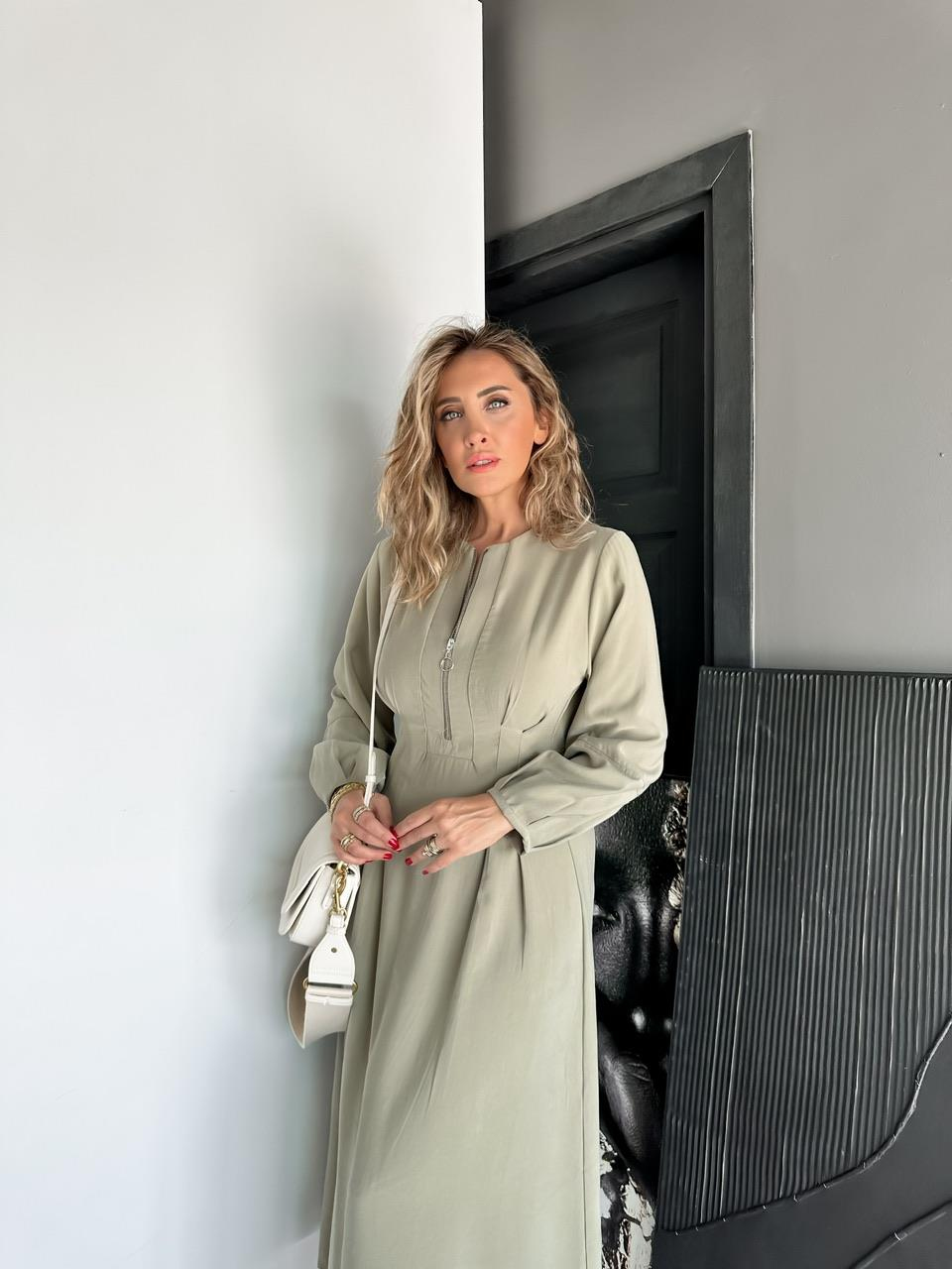 Haki Yakası Fermuarlı Pensli Elbise