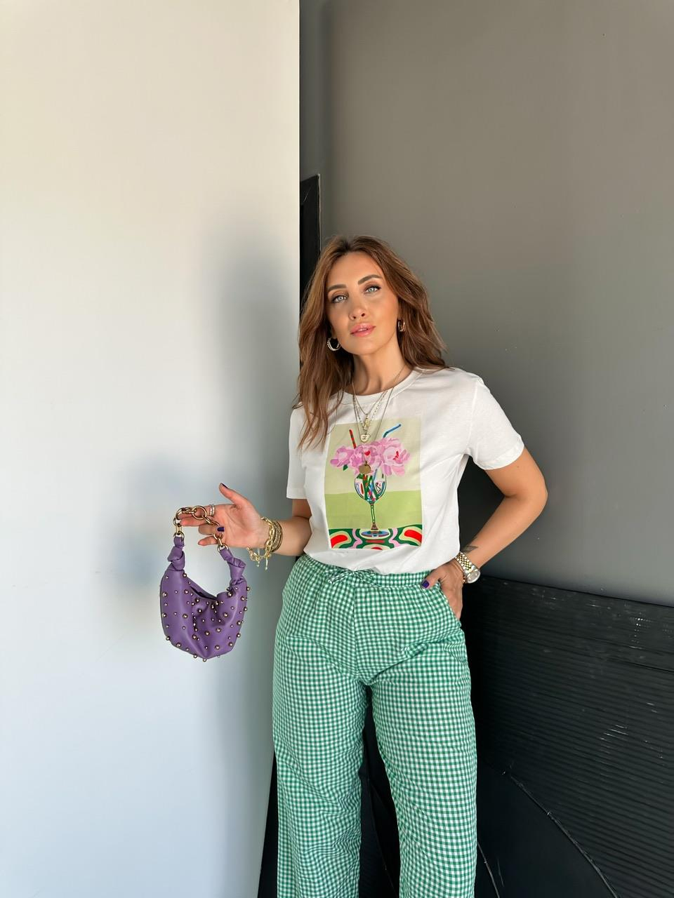 Kadehte Pembe Gül Baskılı Tshirt