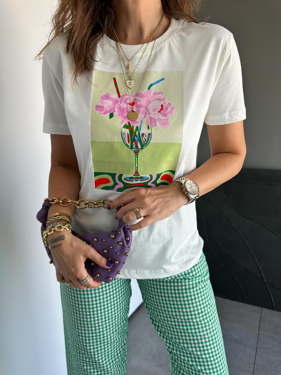 Kadehte Pembe Gül Baskılı Tshirt