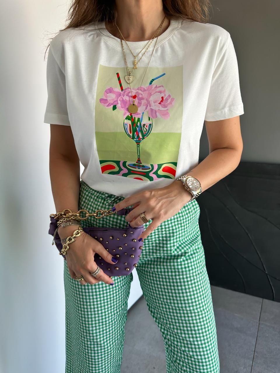 Kadehte Pembe Gül Baskılı Tshirt