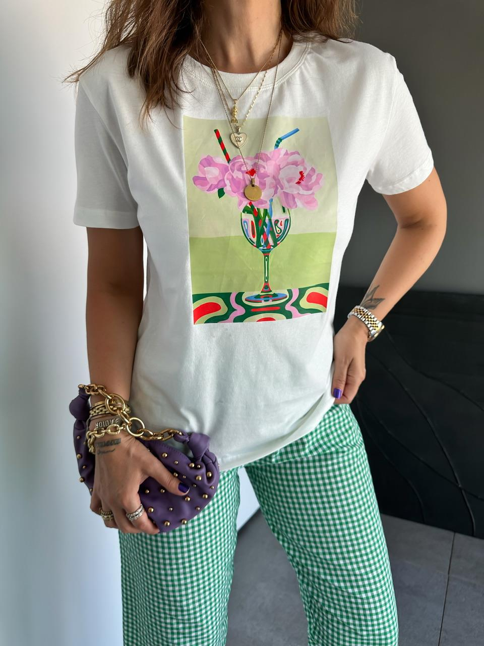 Kadehte Pembe Gül Baskılı Tshirt