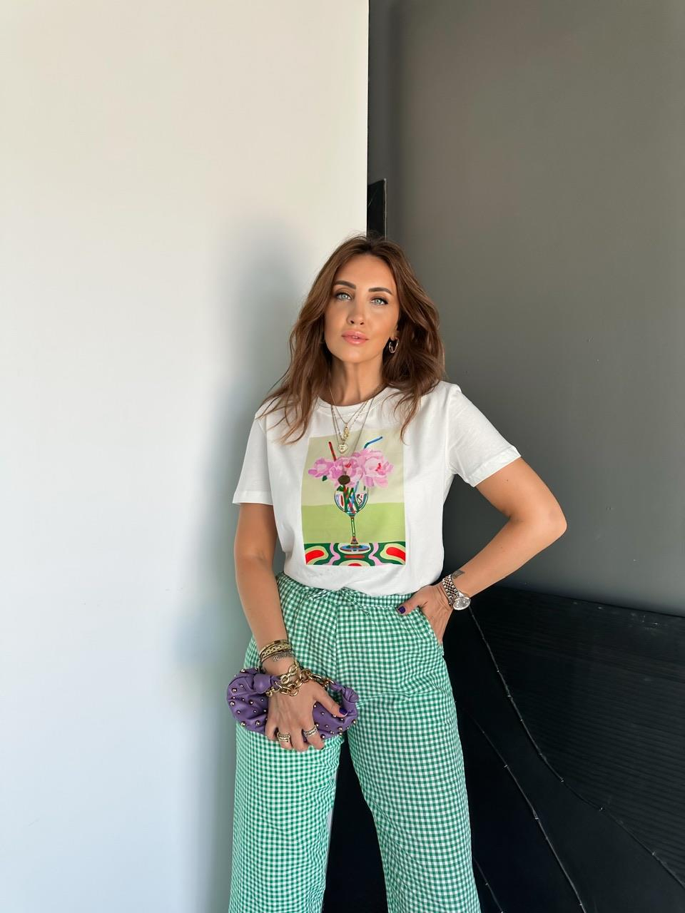 Kadehte Pembe Gül Baskılı Tshirt