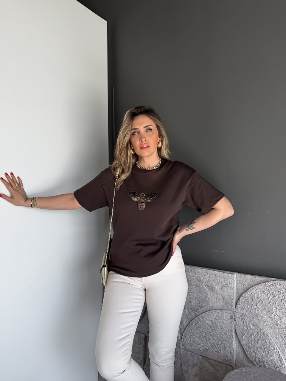 Kahve Arı İşlemeli Cotton Tshirt