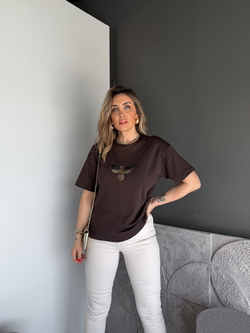 Kahve Arı İşlemeli Cotton Tshirt