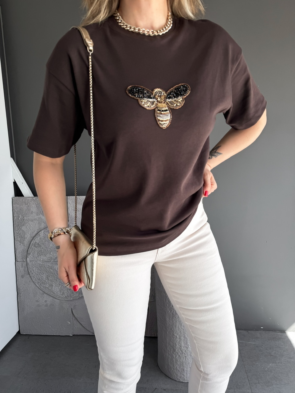 Kahve Arı İşlemeli Cotton Tshirt
