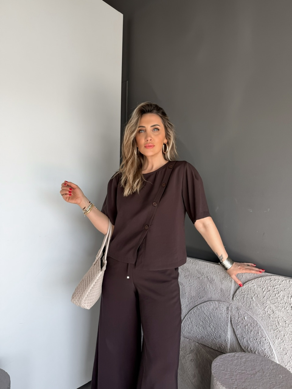 Kahve Asimetrik Düğme Bluzlu Takım