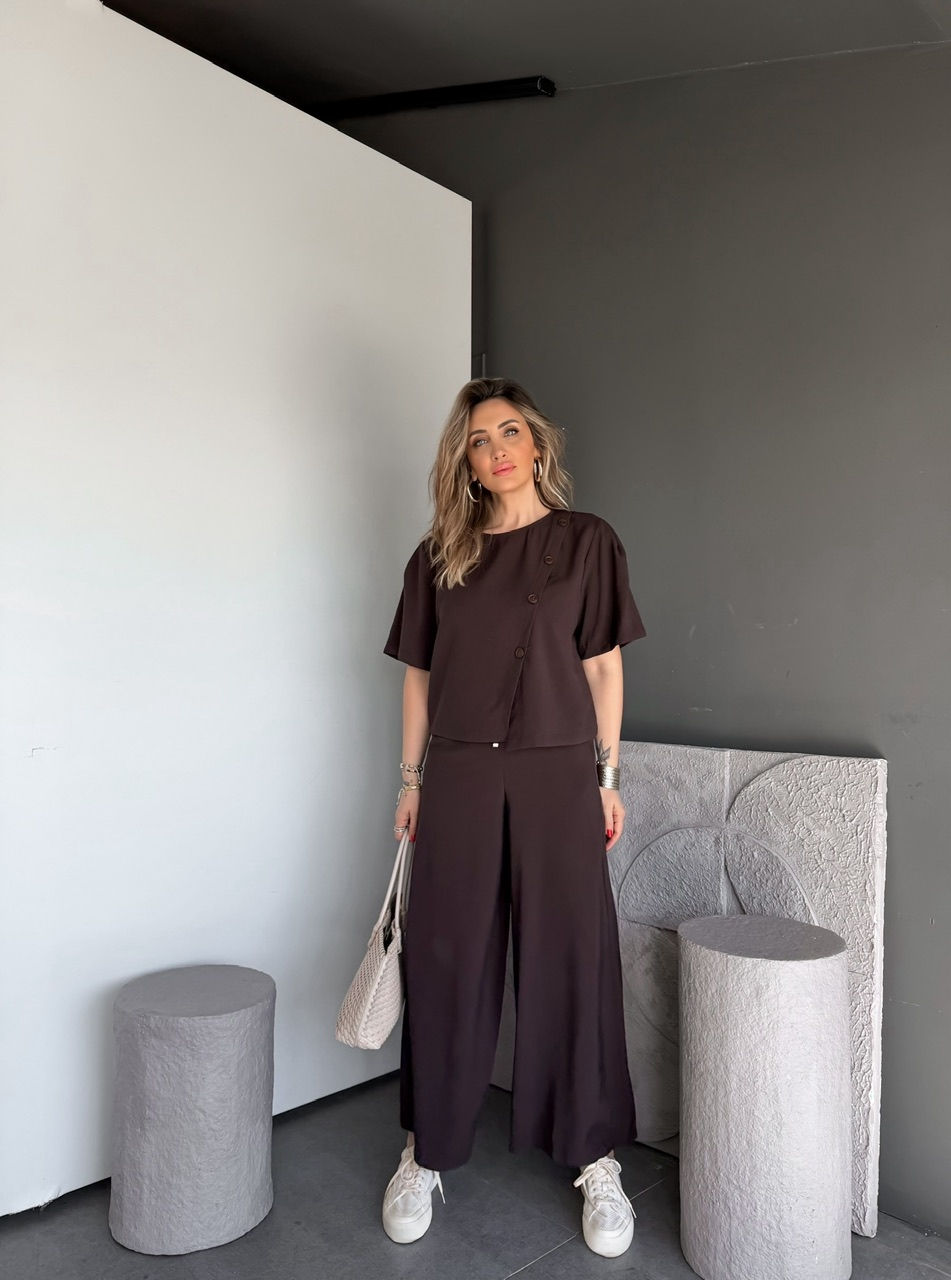 Kahve Asimetrik Düğme Bluzlu Takım