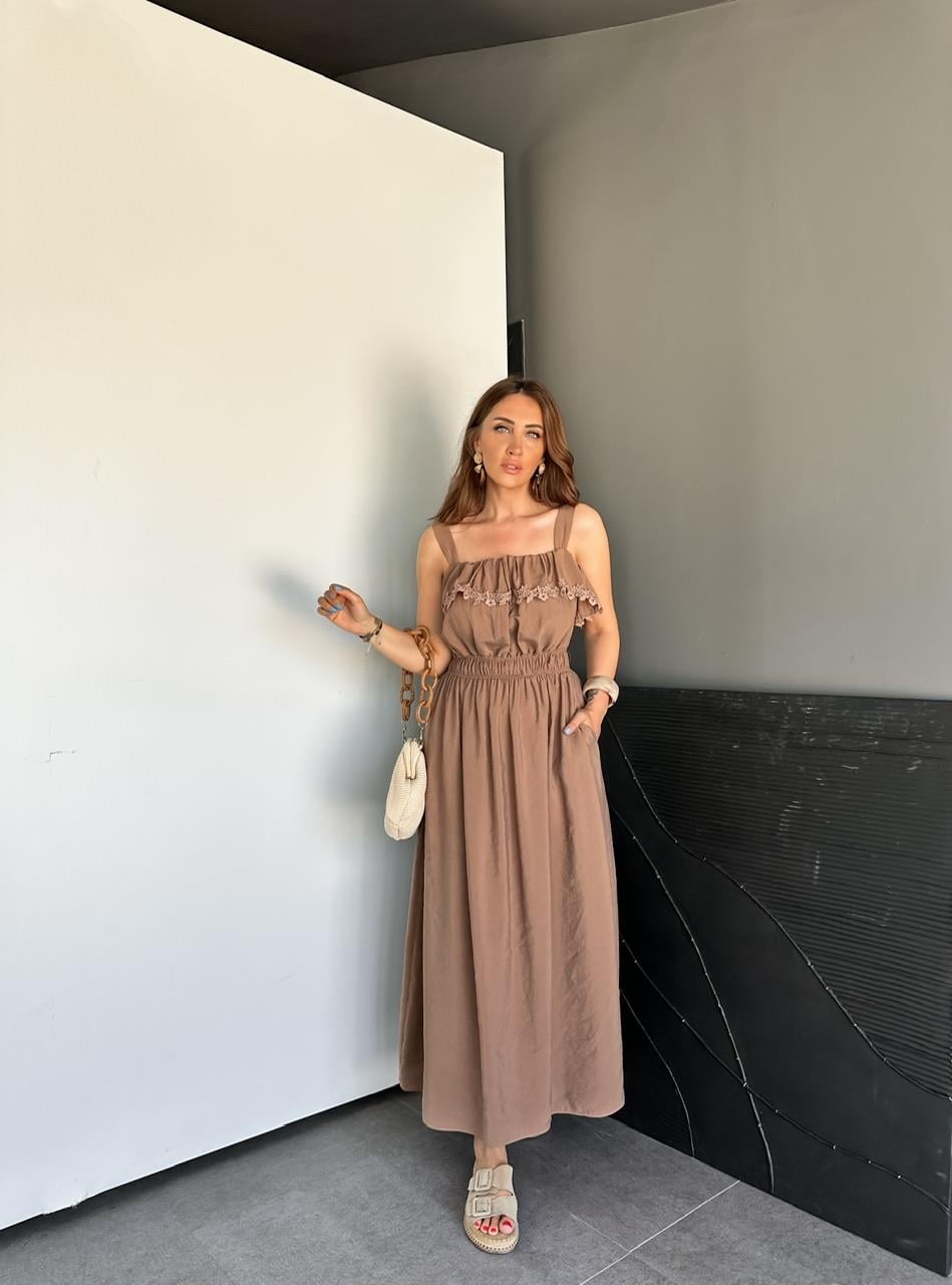 Kahve Askılı Göğüsü Fistolu Elbise