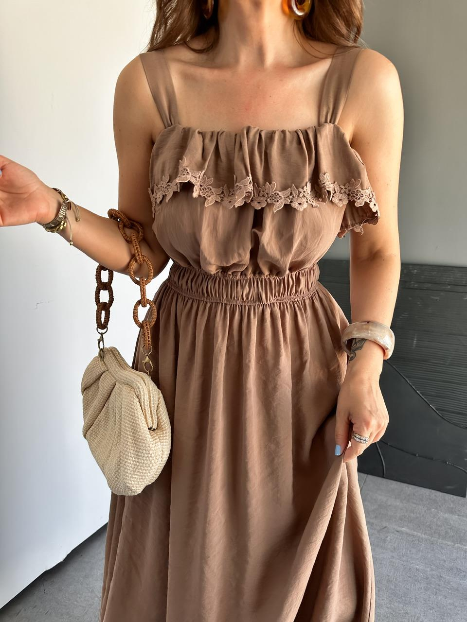 Kahve Askılı Göğüsü Fistolu Elbise