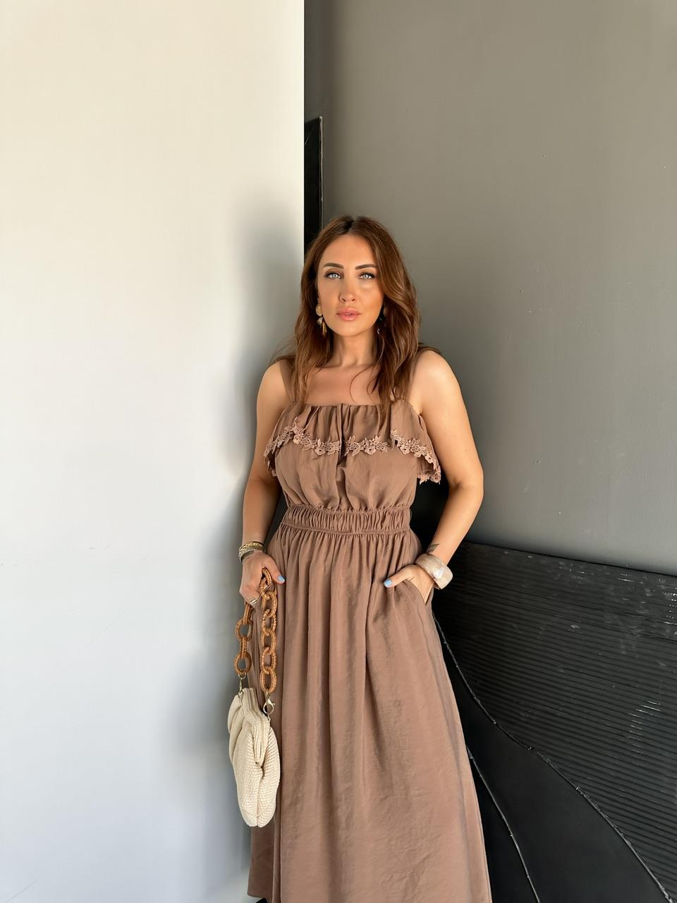 Kahve Askılı Göğüsü Fistolu Elbise
