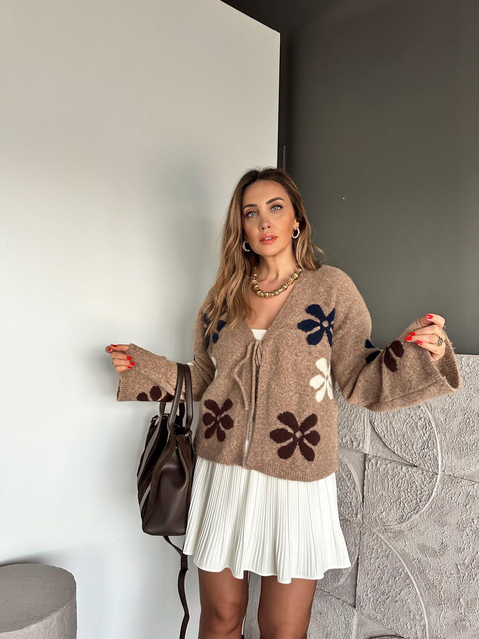 Kahve Çiçek Desen Bağlamalı Hırka