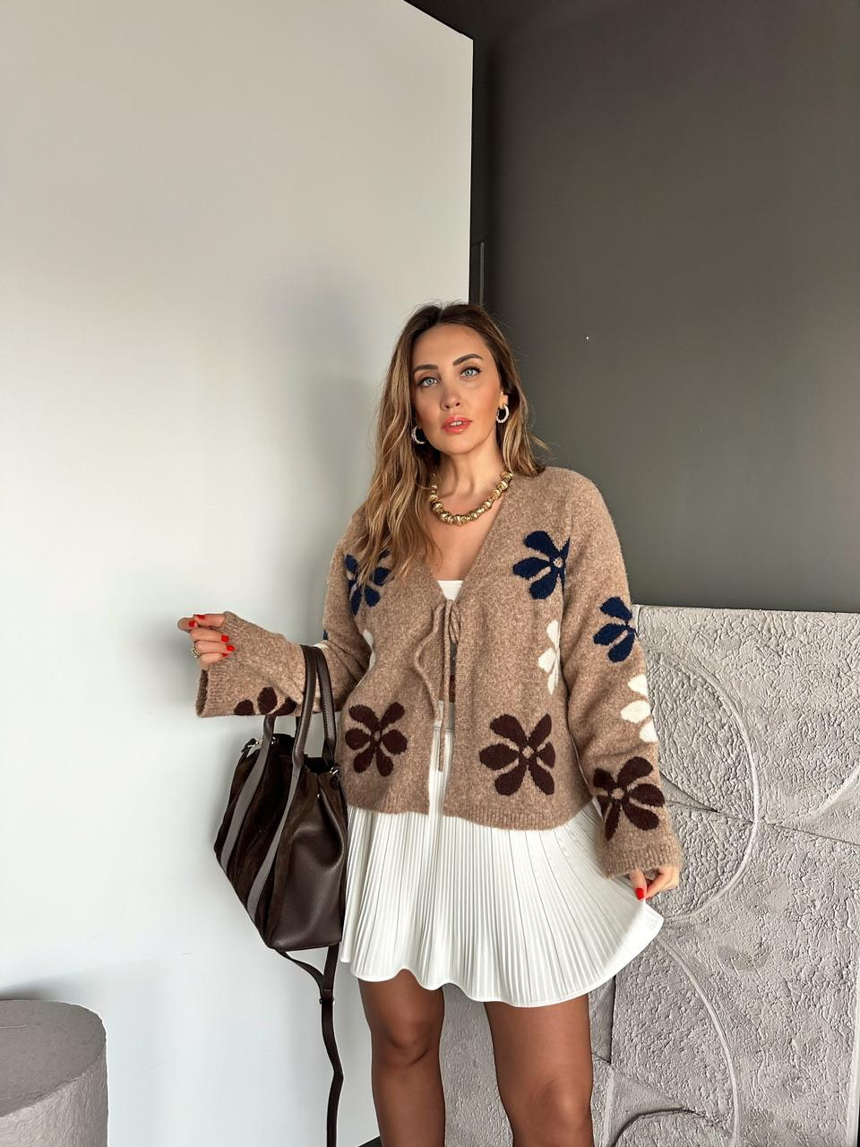Kahve Çiçek Desen Bağlamalı Hırka