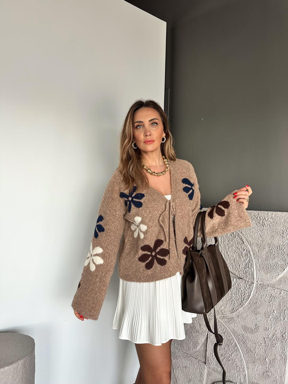 Kahve Çiçek Desen Bağlamalı Hırka