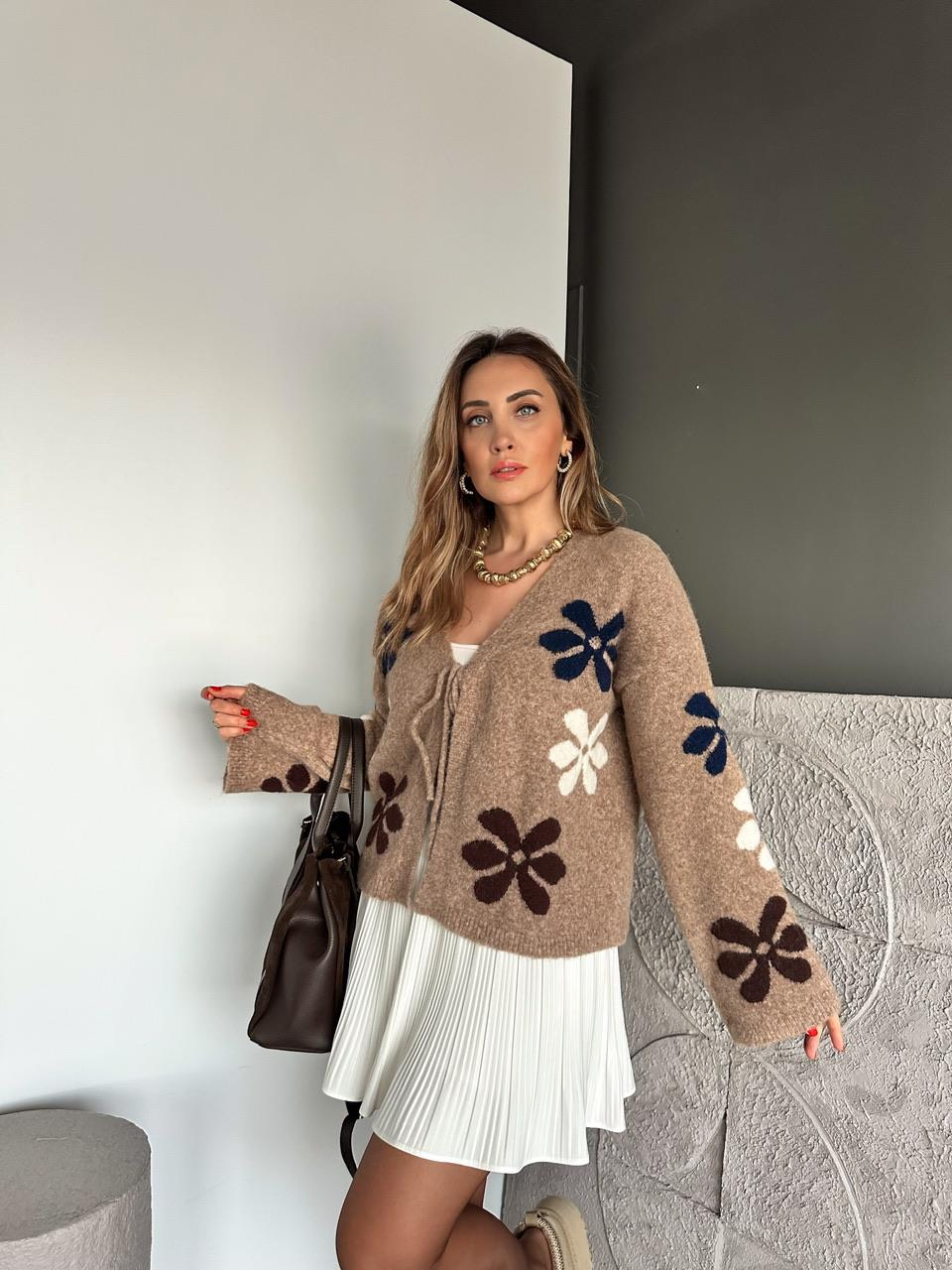 Kahve Çiçek Desen Bağlamalı Hırka