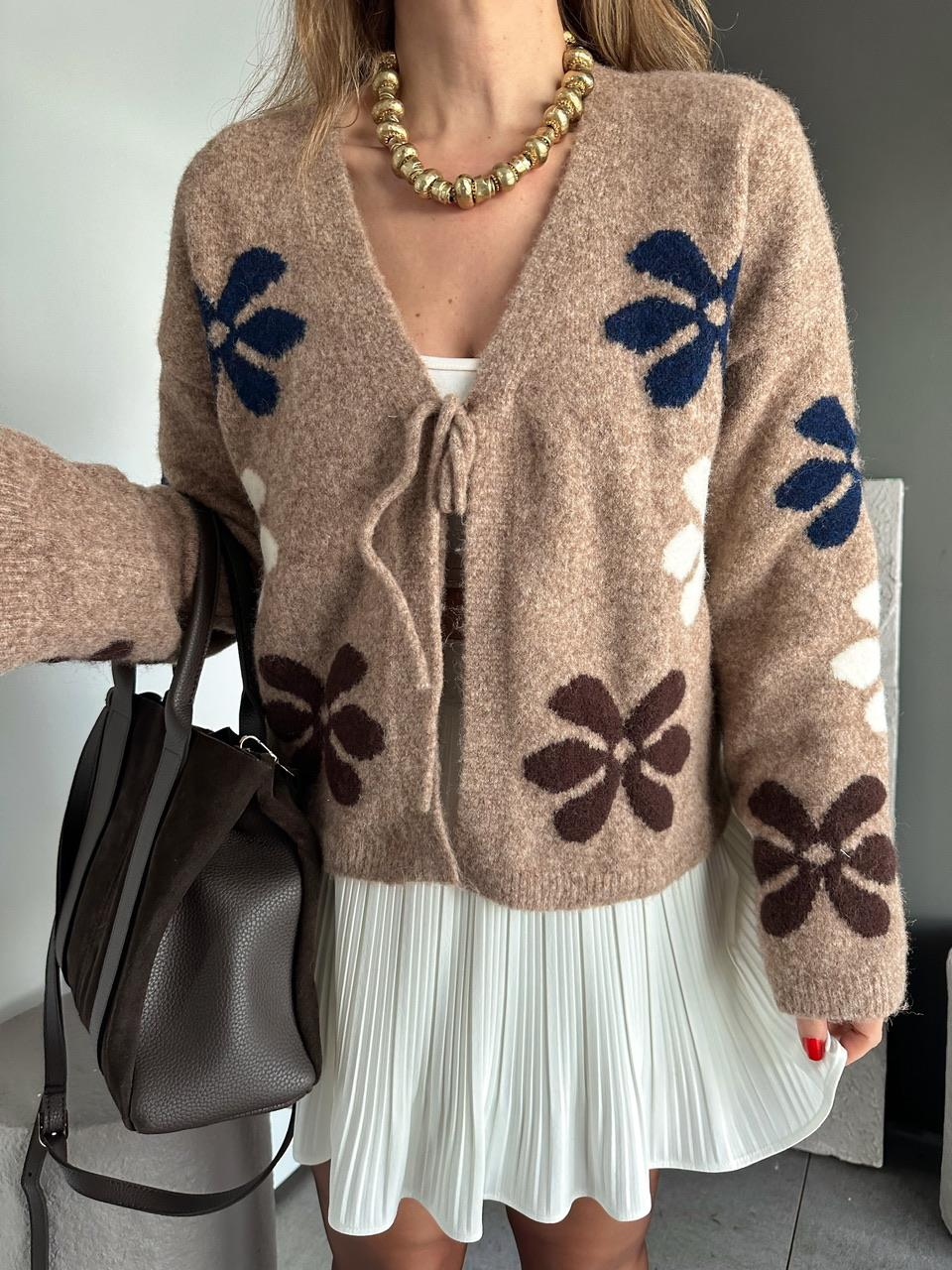 Kahve Çiçek Desen Bağlamalı Hırka