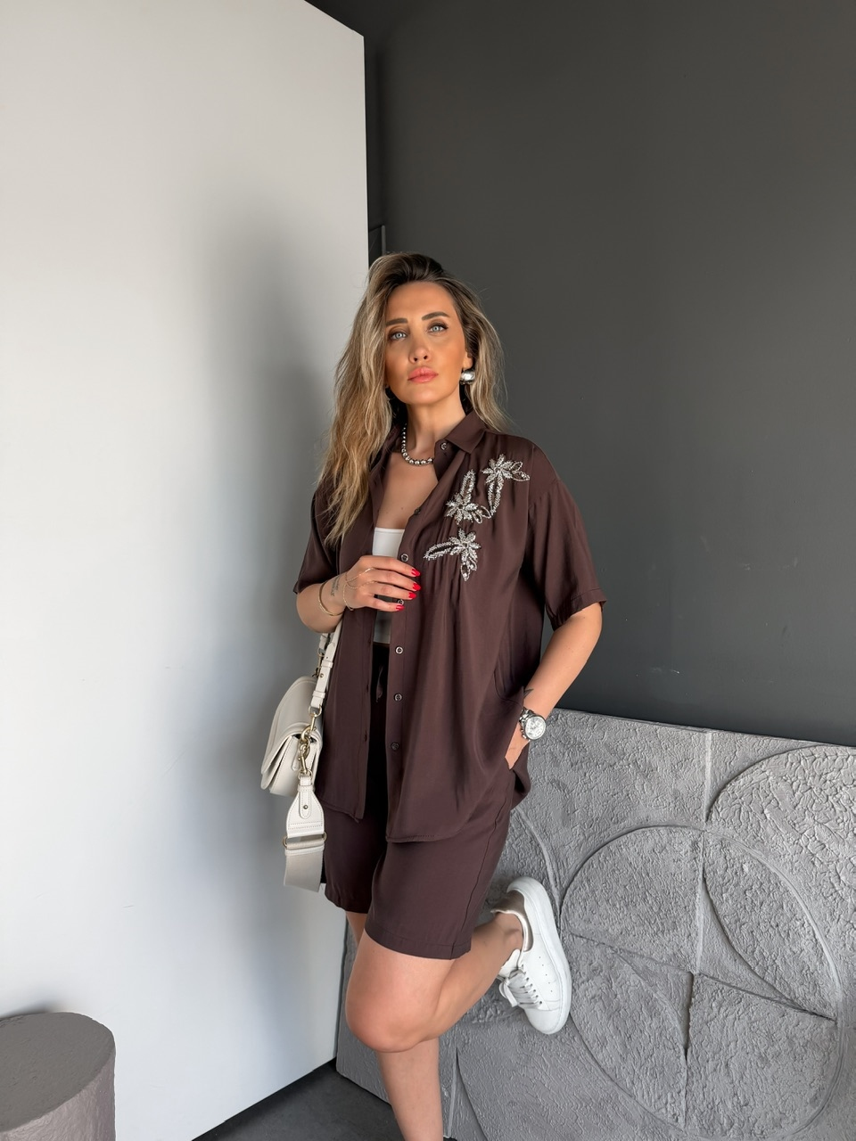 Kahve Çiçek Nakışlı Şortlu Takım