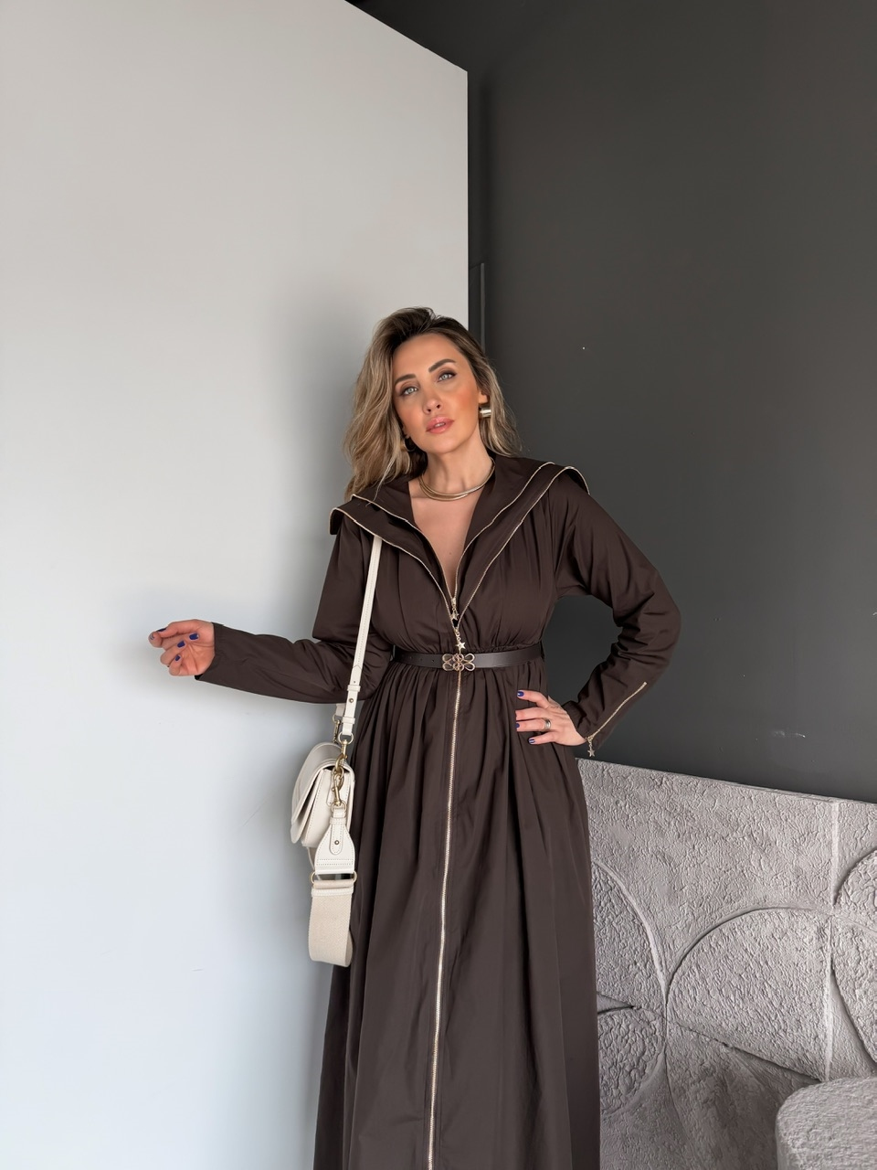 Kahve Çift Fermuarlı Kemerli Elbise