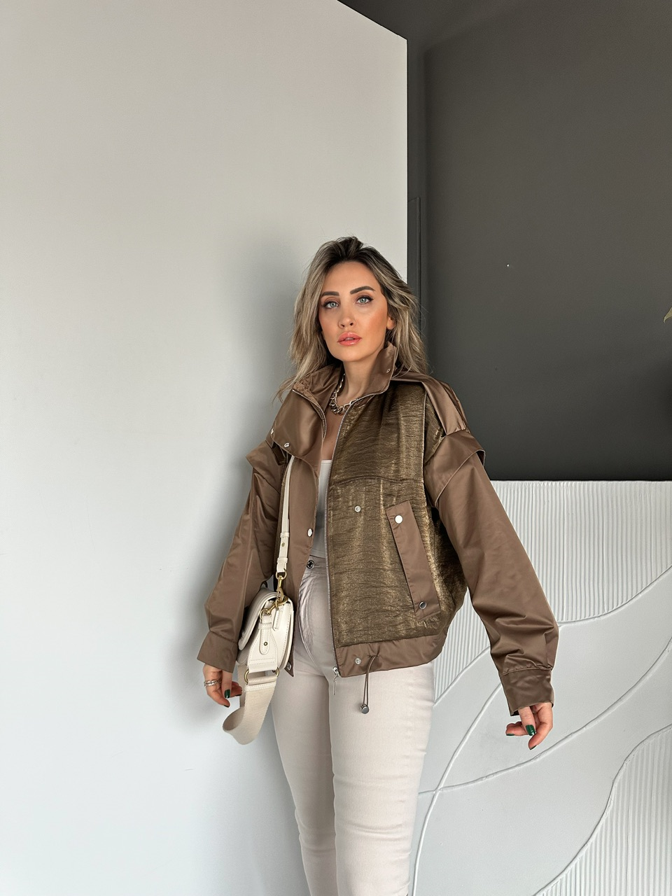 Kahve Çıtçıtlı Dik Yaka Saten Parçalı Ceket