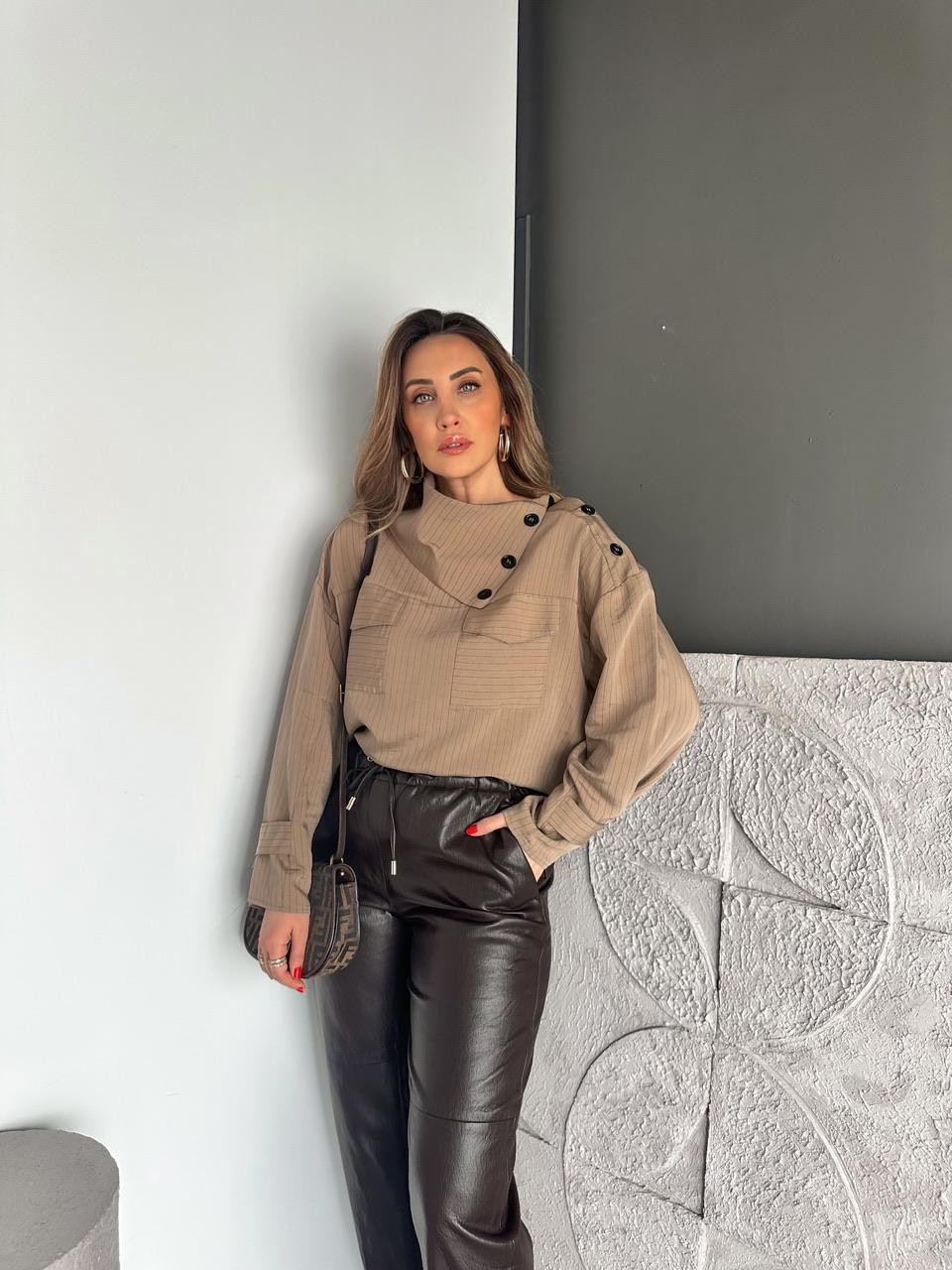 Kahve Çizgili Düğmeli Tasarım Gömlek