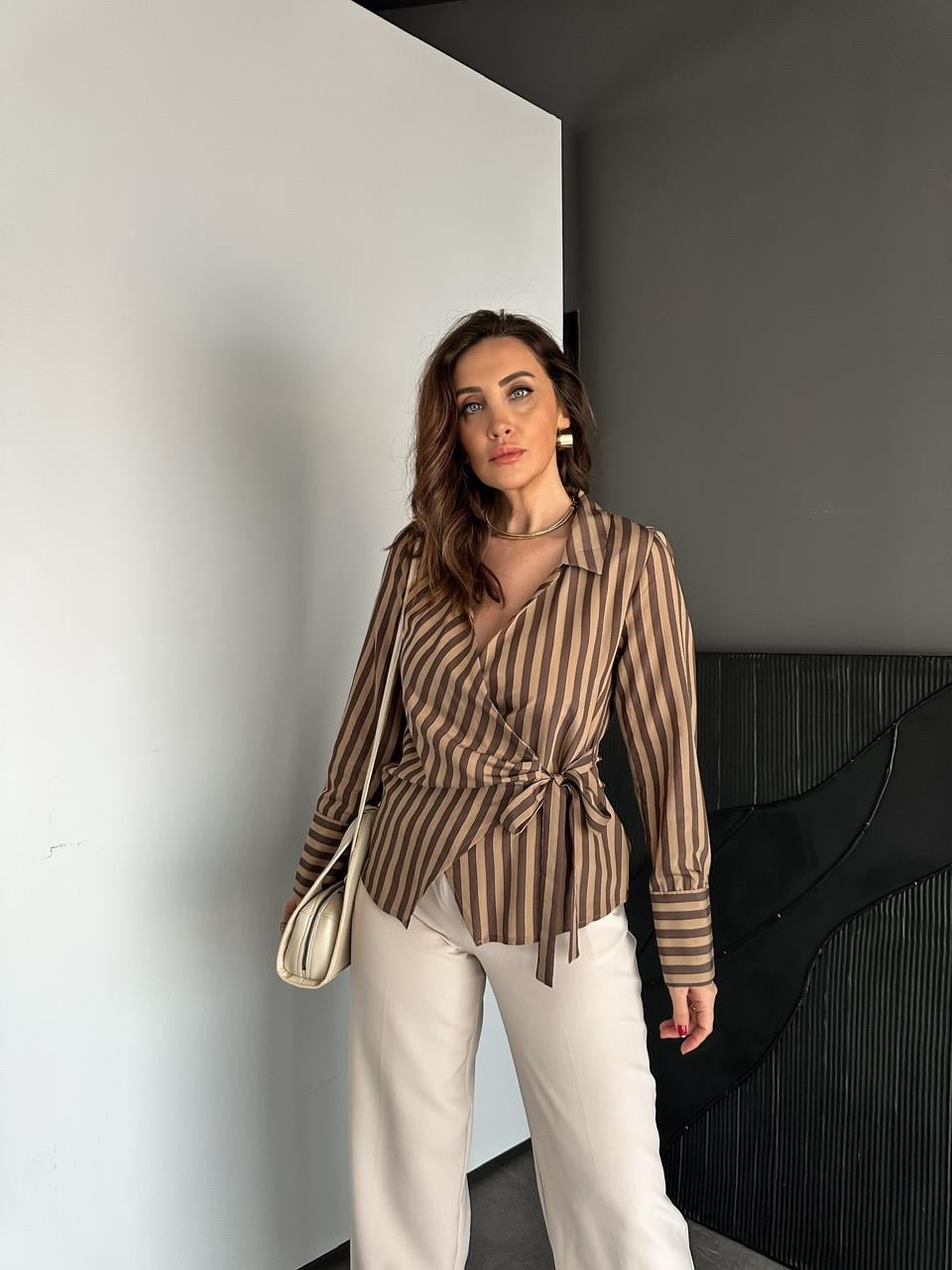 Kahve Çizgili Kruvaze Bağlamalı Gömlek