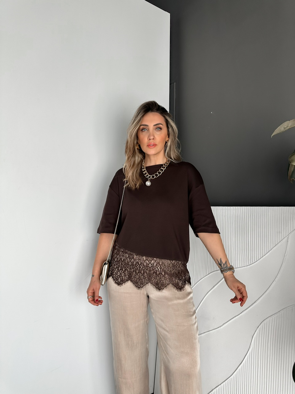 Kahve Eteği Dantelli Cotton Tshirt