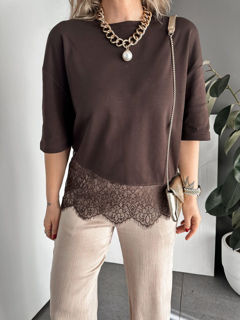 Kahve Eteği Dantelli Cotton Tshirt
