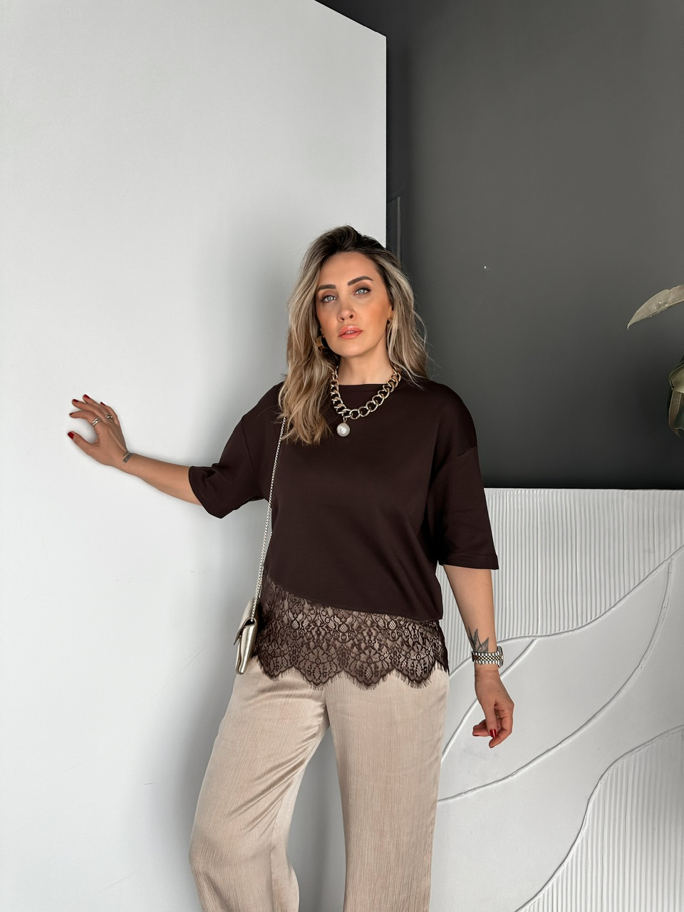 Kahve Eteği Dantelli Cotton Tshirt