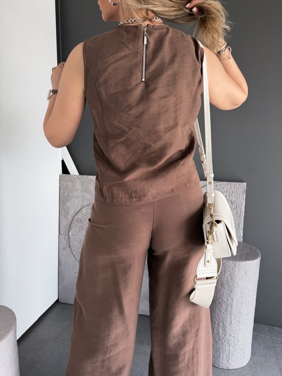 Kahve Fermuarlı Asimetrik Yelekli Keten Takım