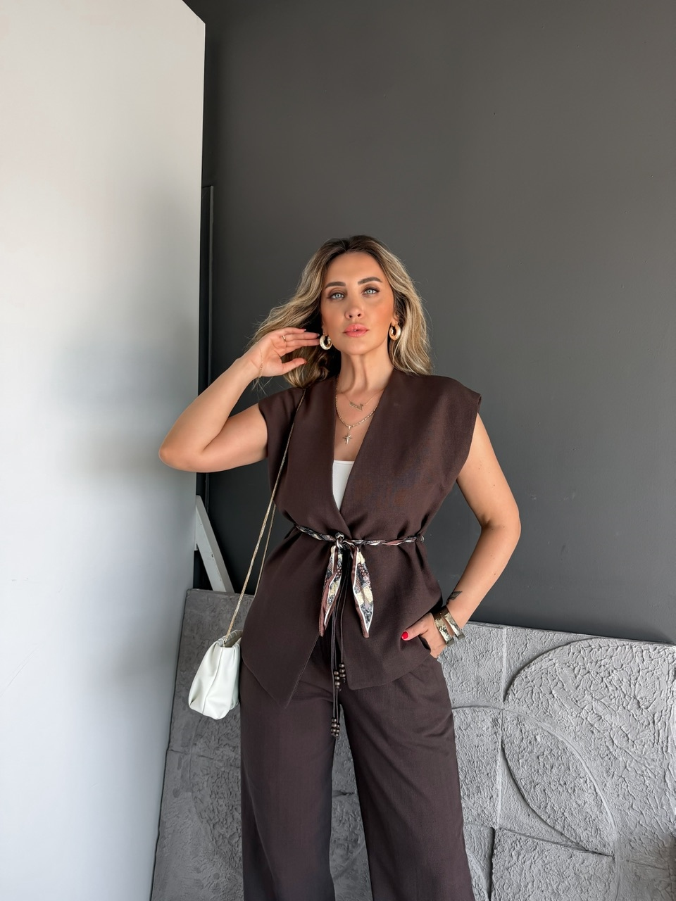 Kahve Fular Kemerli Yelekli Keten Takım