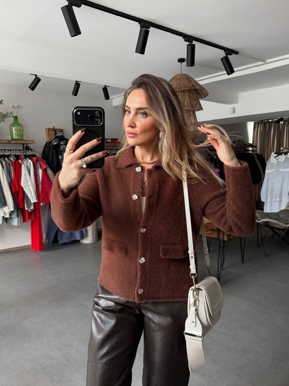 Kahve Gold Düğmeli Yumoş Hırka