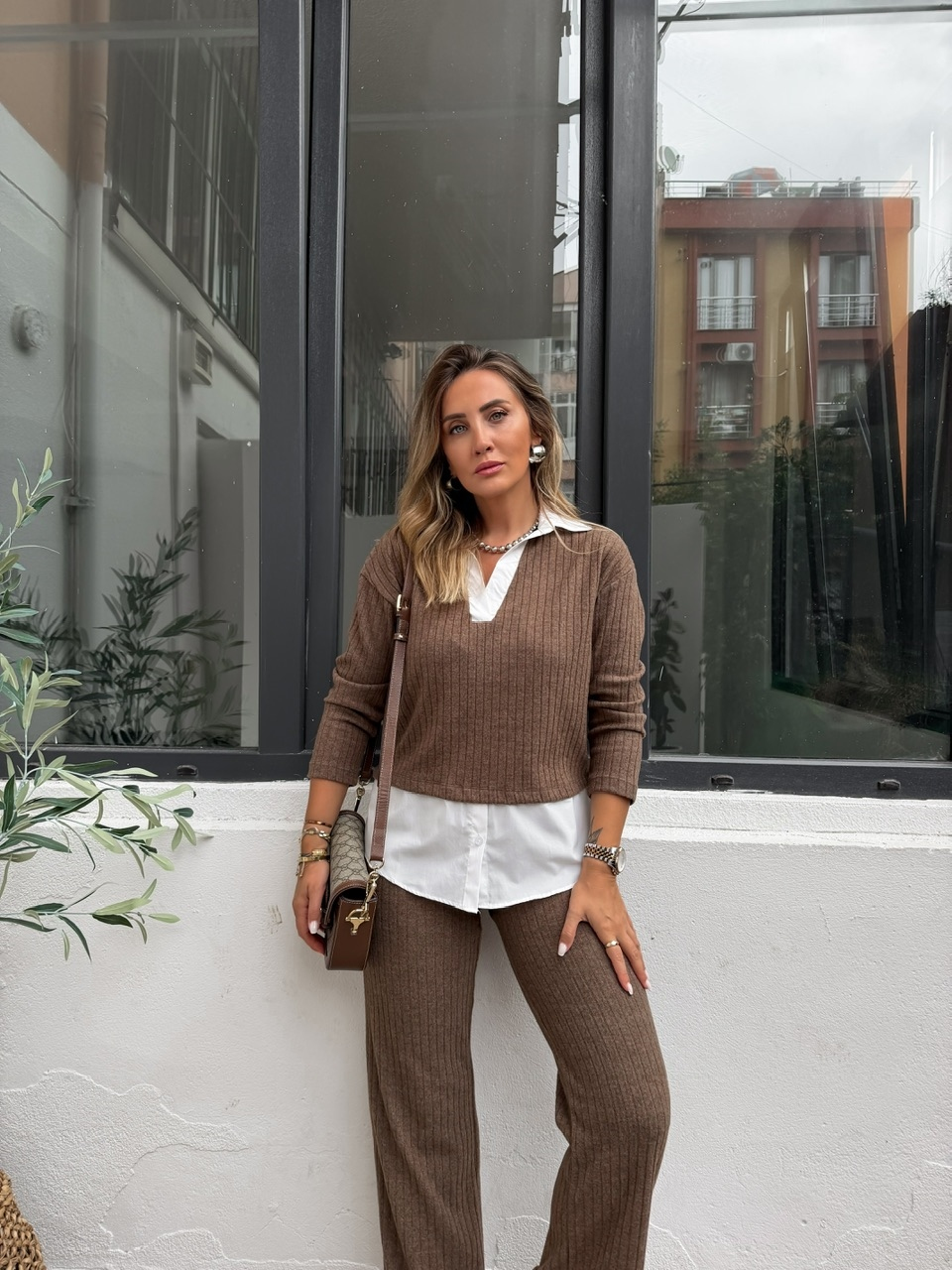 Kahve Gömlekli Kaşkorse Likralı Takım  