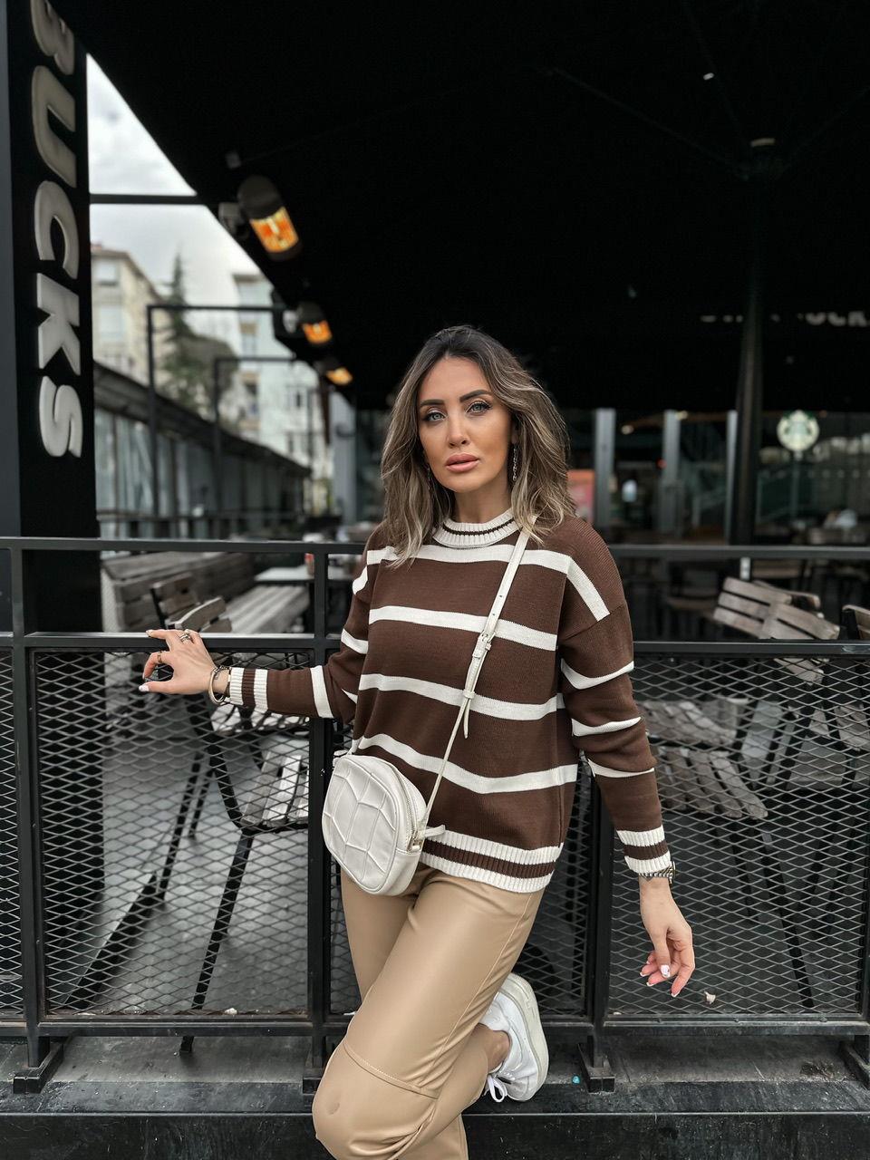 Kahve İnce Çizgili Basic Kazak