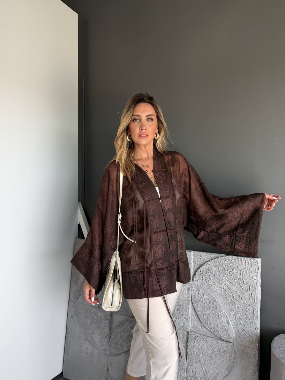 Kahve İp Bağcıklı Brodeli Kimona