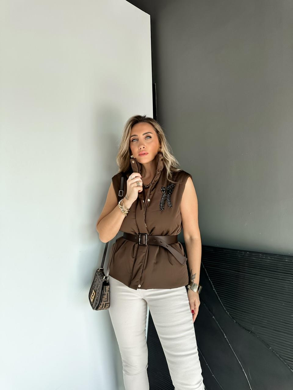 Kahve İşlemeli Kemerli Premium Yelek