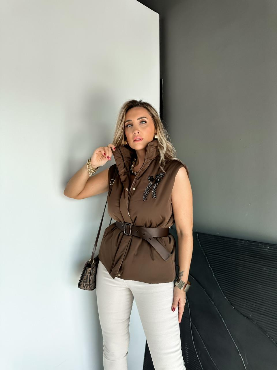 Kahve İşlemeli Kemerli Premium Yelek