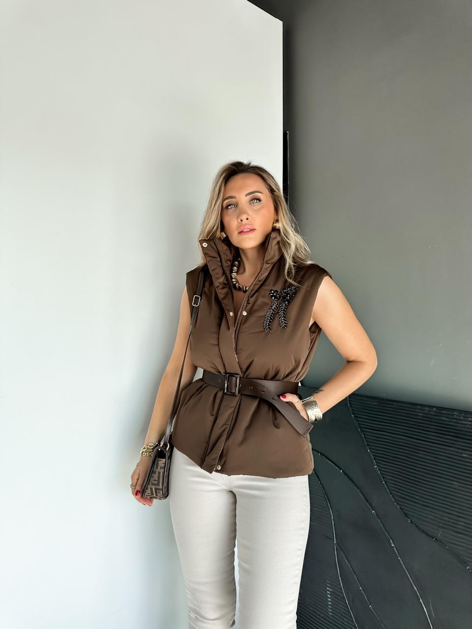 Kahve İşlemeli Kemerli Premium Yelek