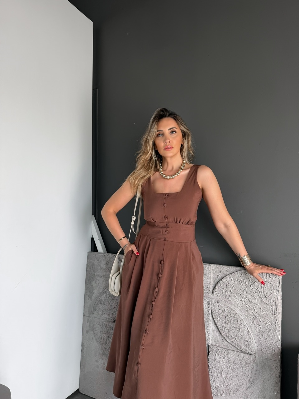 Kahve Kare Yaka Sırtı Lastikli Elbise