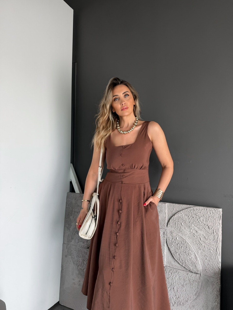 Kahve Kare Yaka Sırtı Lastikli Elbise