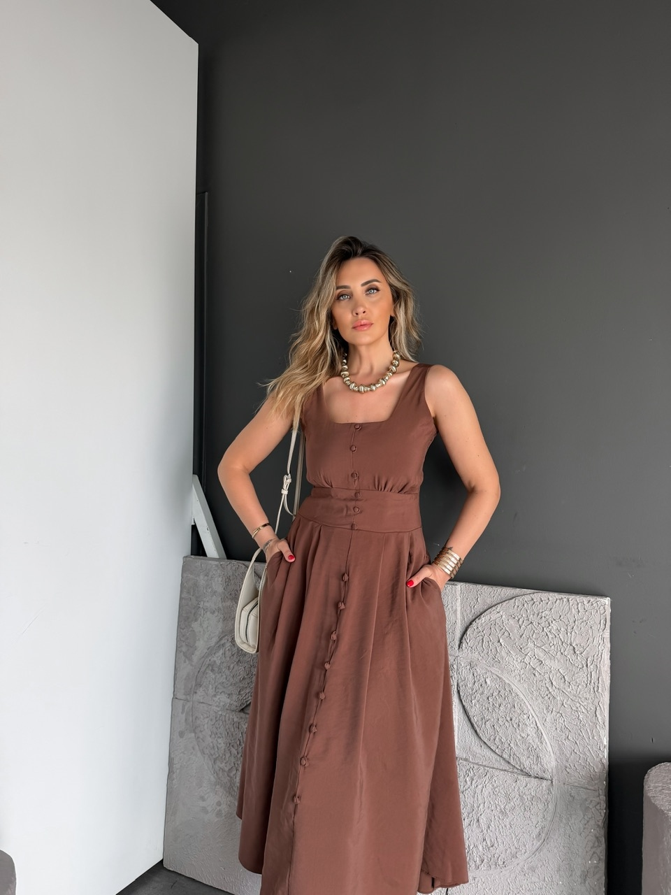 Kahve Kare Yaka Sırtı Lastikli Elbise