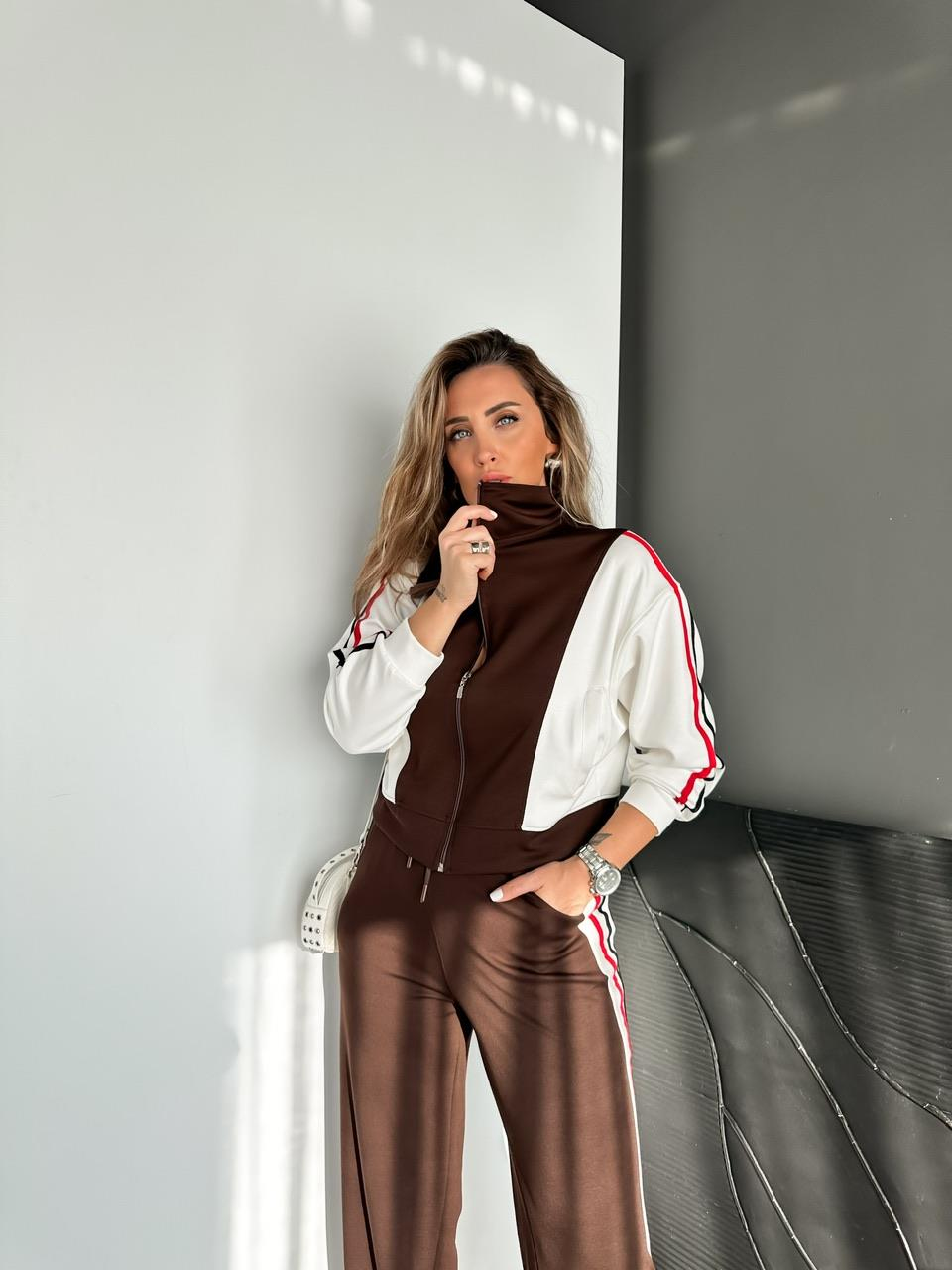 Kahve Kırmızı Şeritli Spor Takım