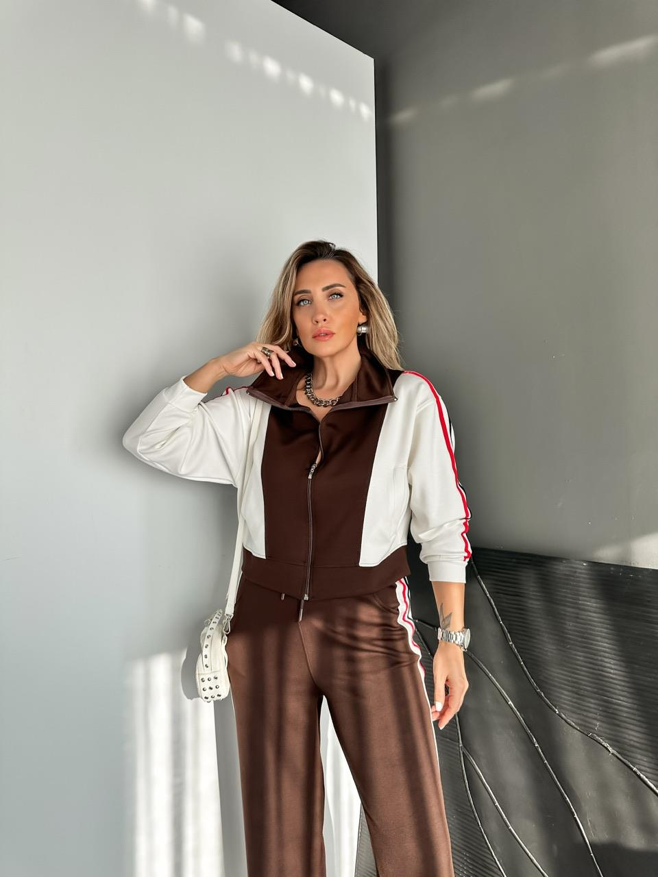Kahve Kırmızı Şeritli Spor Takım