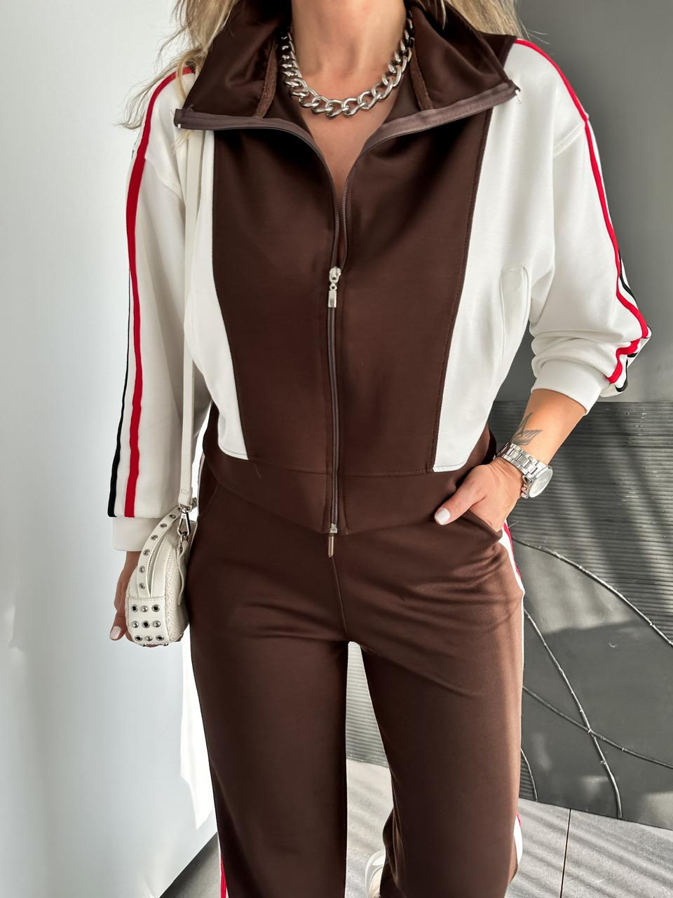 Kahve Kırmızı Şeritli Spor Takım